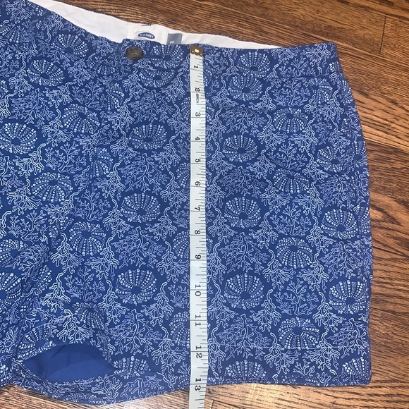 Old Navy coral reef shorts - Picture 4 of 6